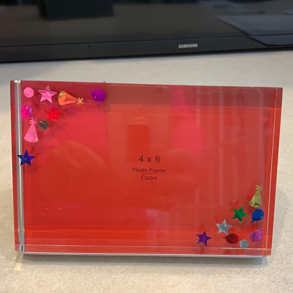 Acrylic cube photo frame